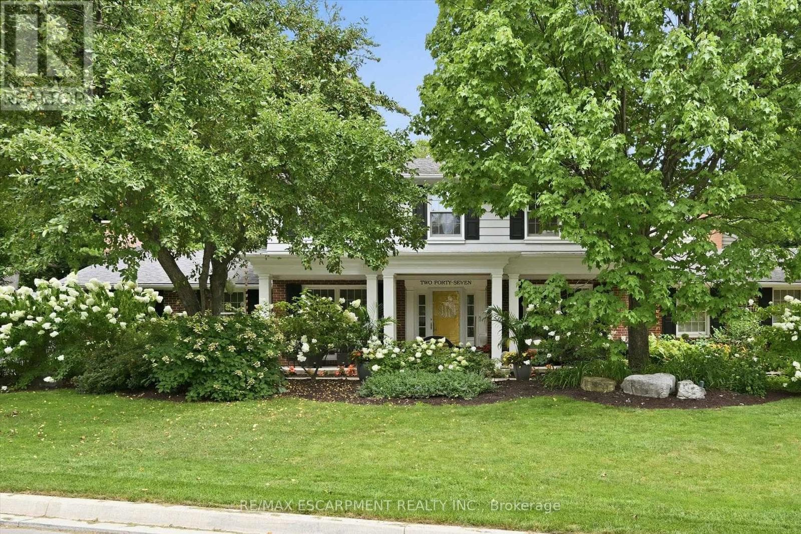Photo of 247 LINWOOD CRESCENT