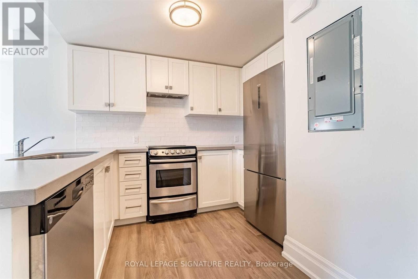 Photo of 202 - 760 LAKESHORE ROAD E