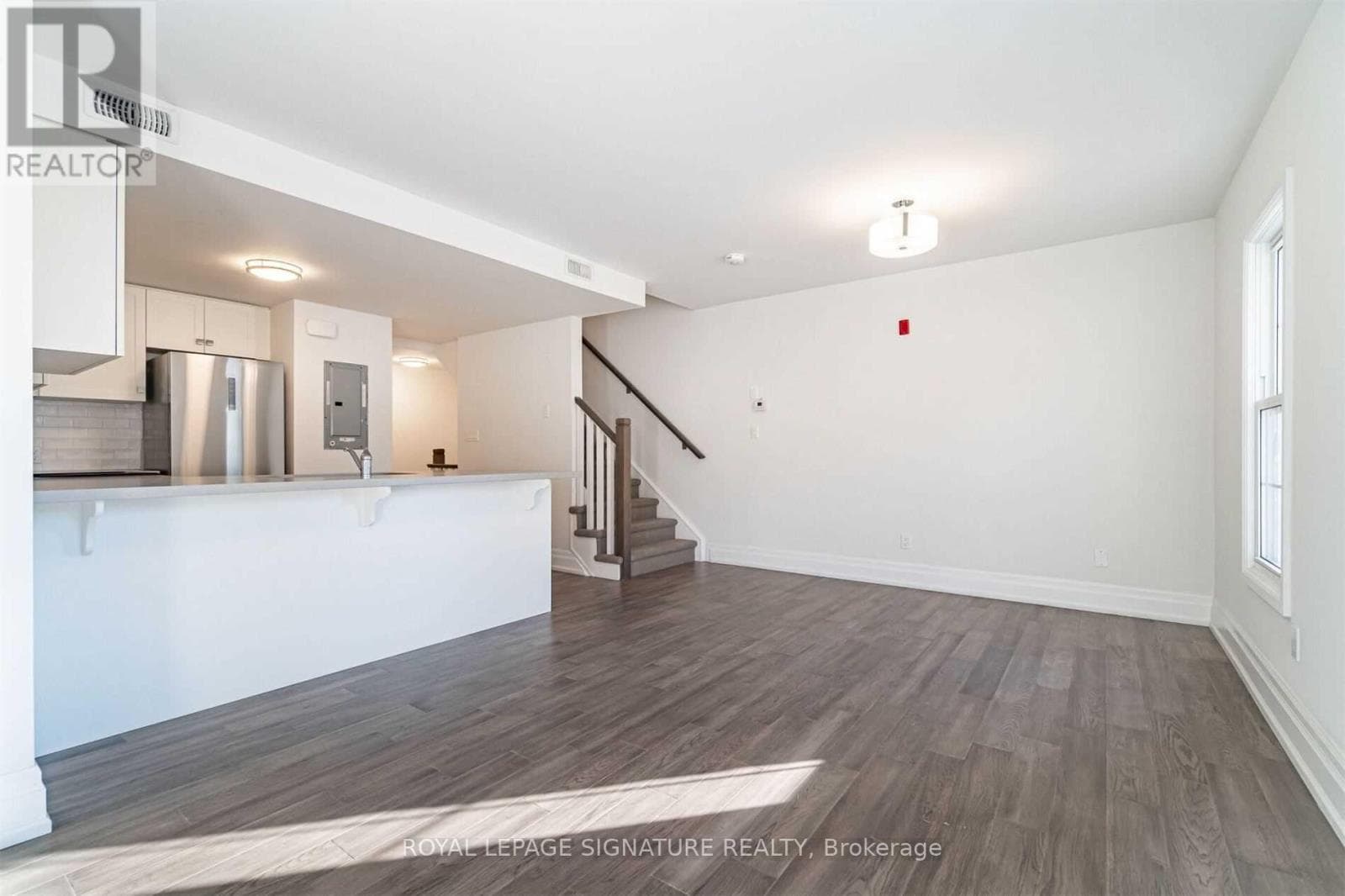 Photo of 202 - 760 LAKESHORE ROAD E