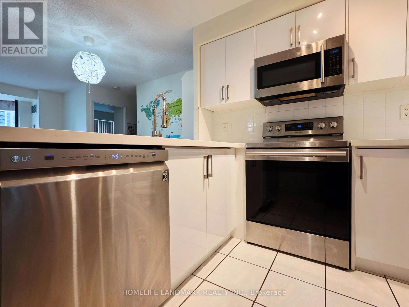 Photo of 1015 - 7 LORRAINE DRIVE