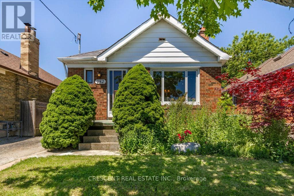 Photo of 982 BRIAR HILL AVENUE