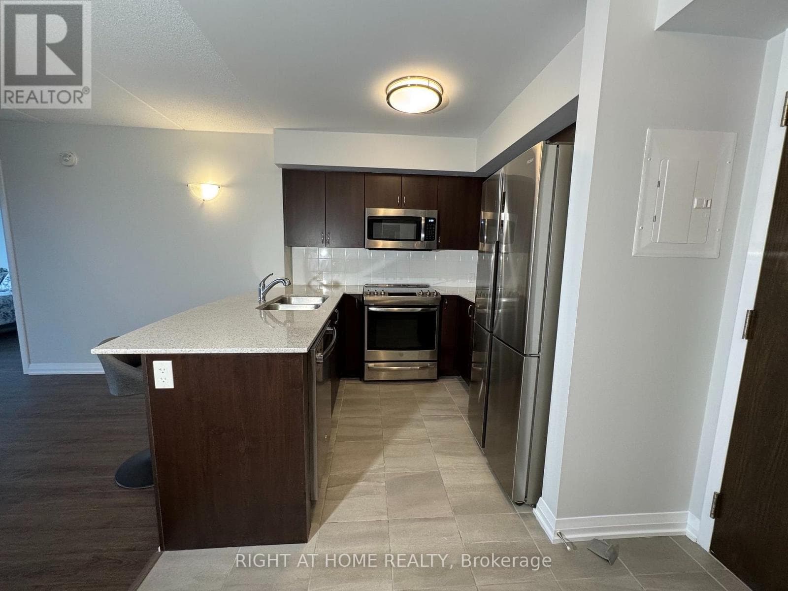 Photo of 307 - 40 VIA ROSEDALE WAY