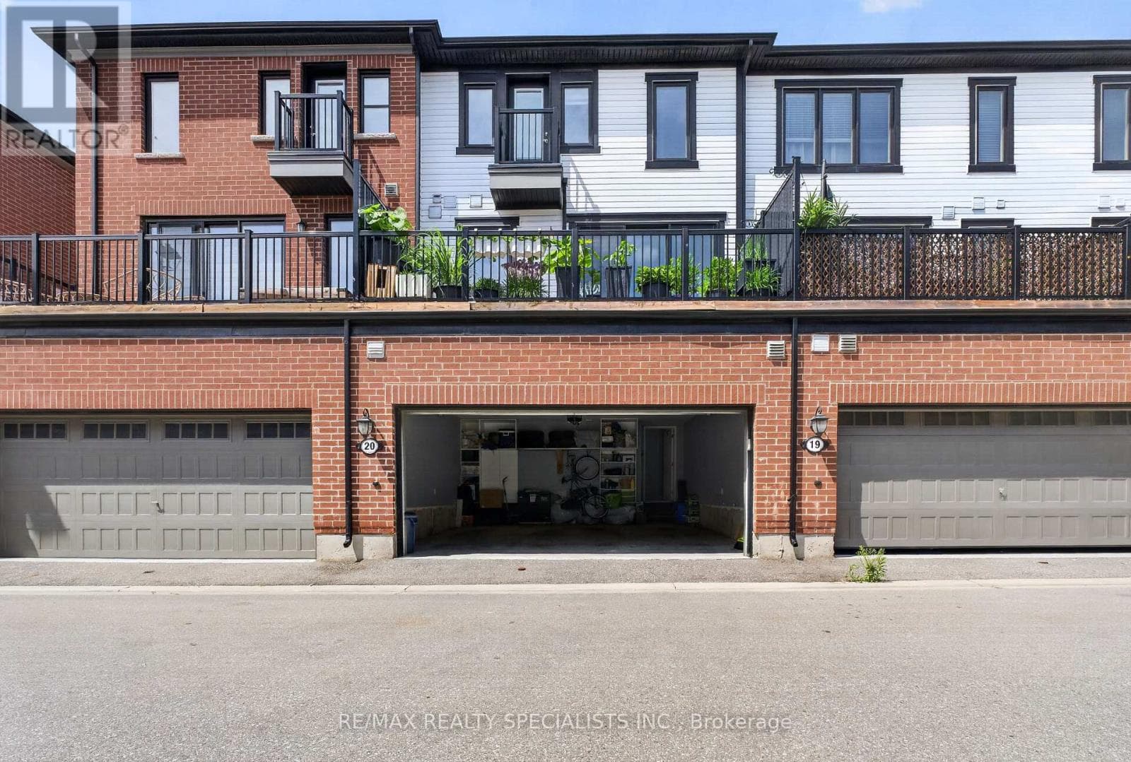 Photo of 20 - 975 WHITLOCK AVENUE