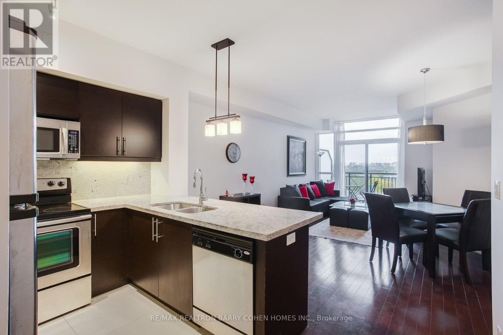 Photo of 616 - 676 SHEPPARD AVENUE E