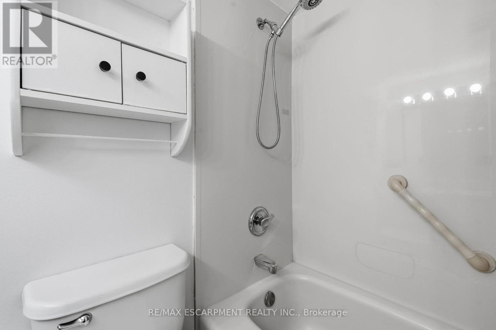 Photo of 203 - 1415 GHENT AVENUE