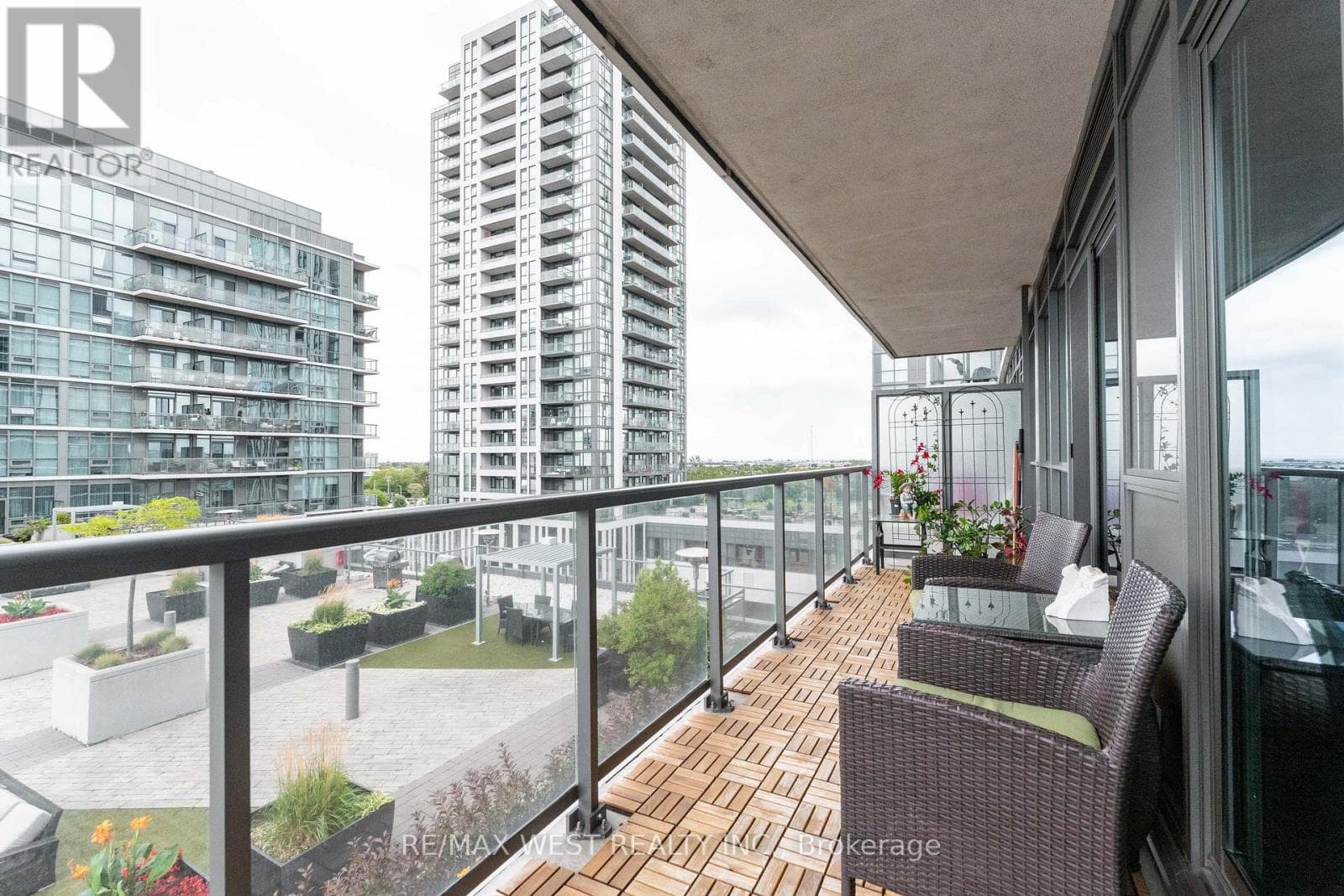 Photo of 710 - 1185 THE QUEENSWAY