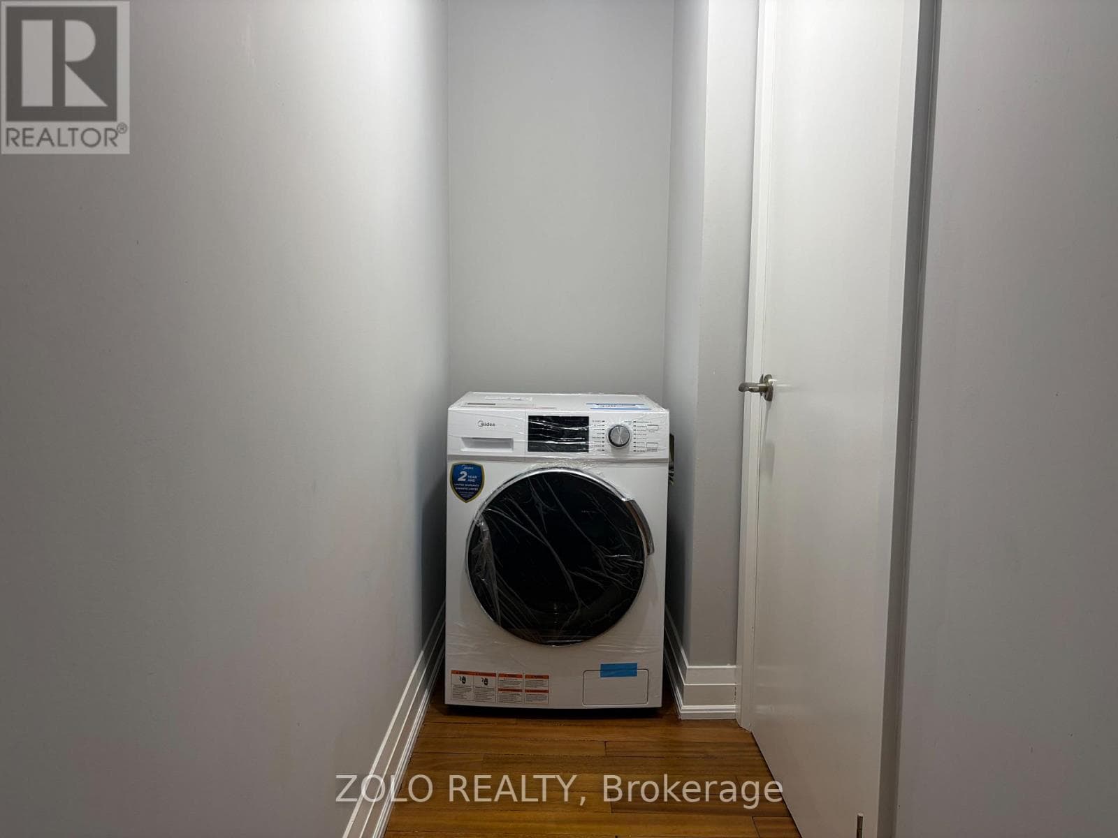 Photo of 407 - 2737 KEELE STREET