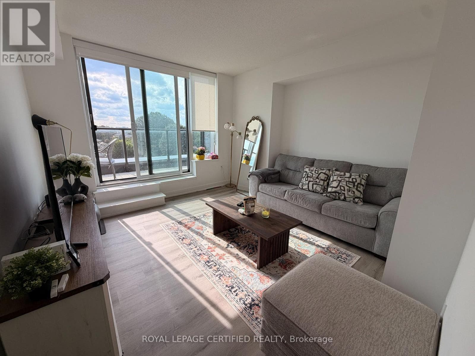 Photo of 405 - 556 MARLEE AVENUE