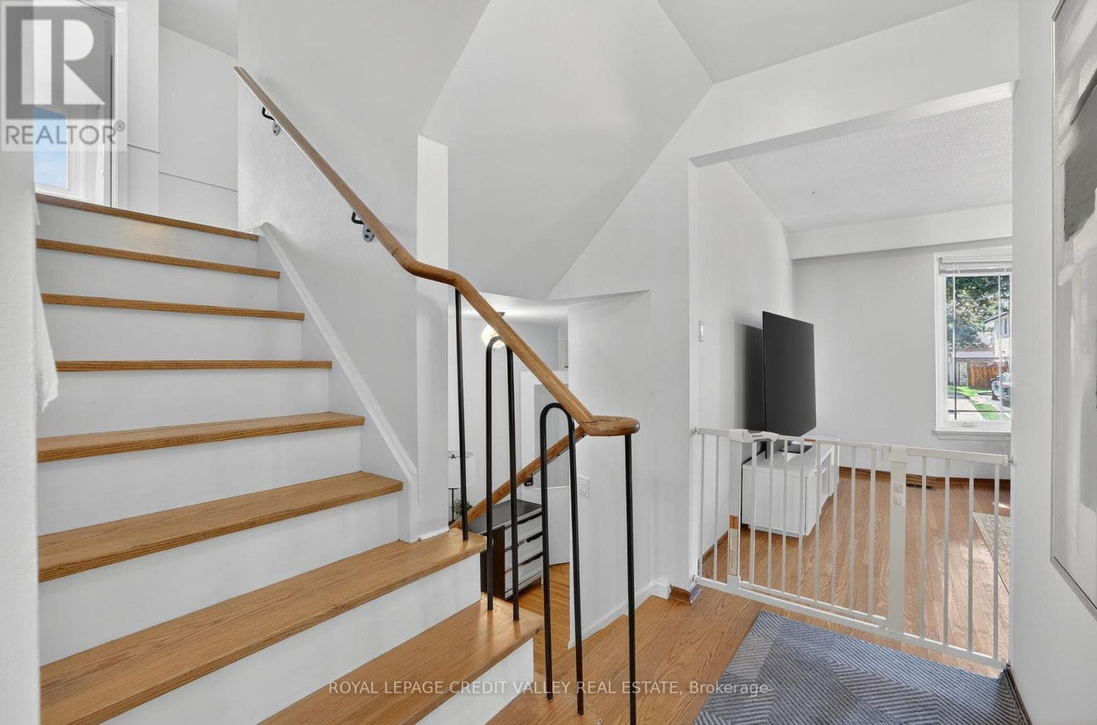 Photo of 32 FARMINGTON DRIVE