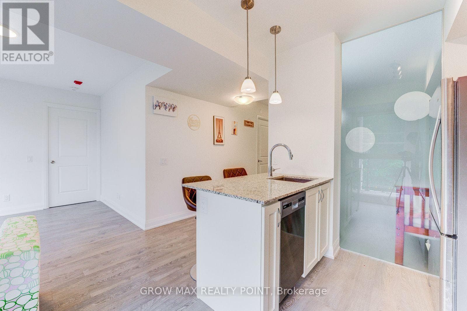Photo of 408 - 1400 KINGSTON ROAD