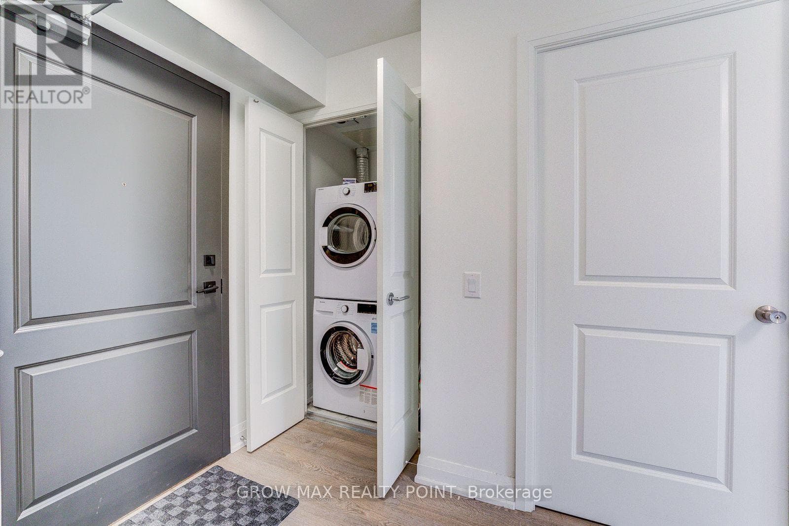 Photo of 408 - 1400 KINGSTON ROAD