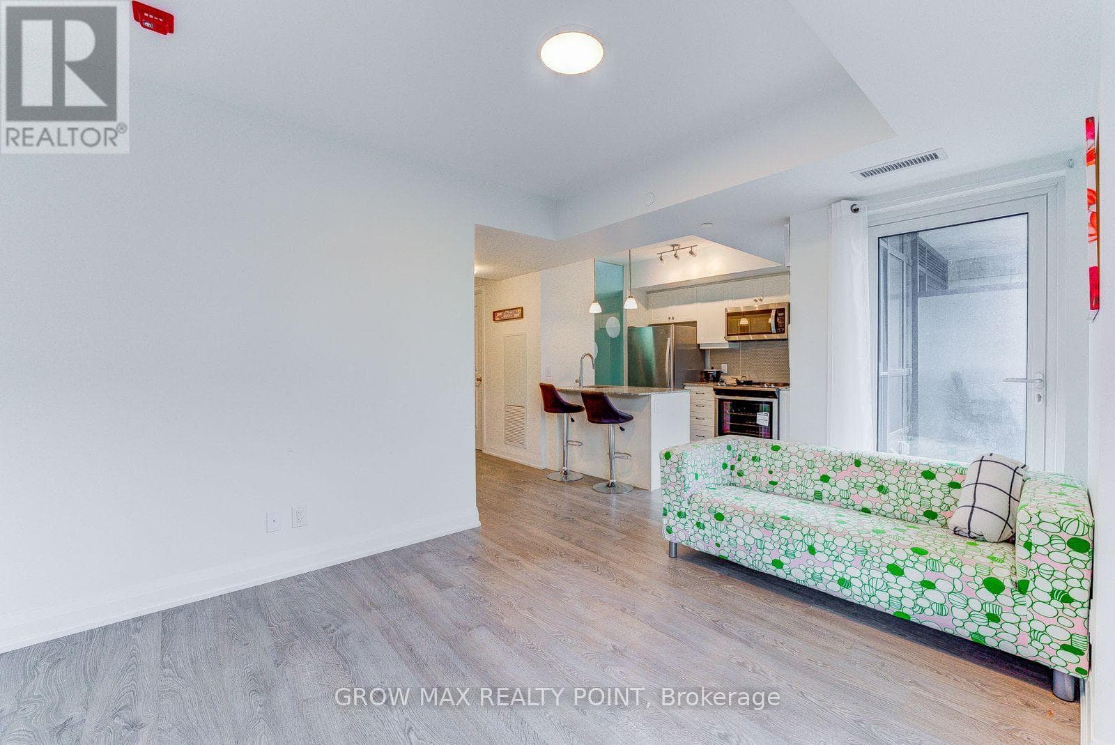 Photo of 408 - 1400 KINGSTON ROAD