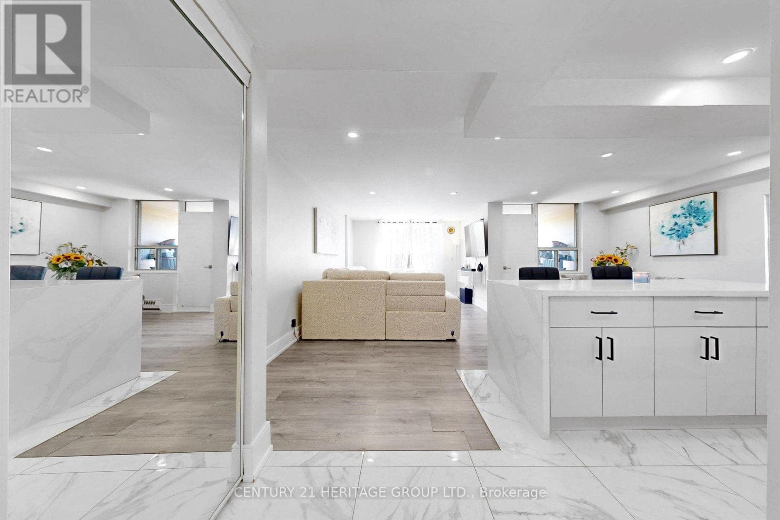 Photo of 206 - 2835 ISLINGTON AVENUE