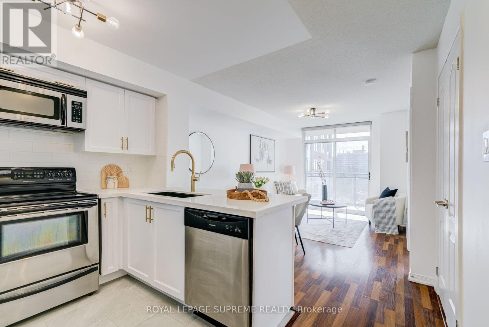 Photo of 601 - 2772 KEELE STREET