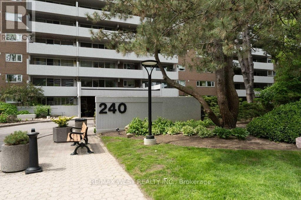 Photo of 807 - 240 SCARLETT ROAD