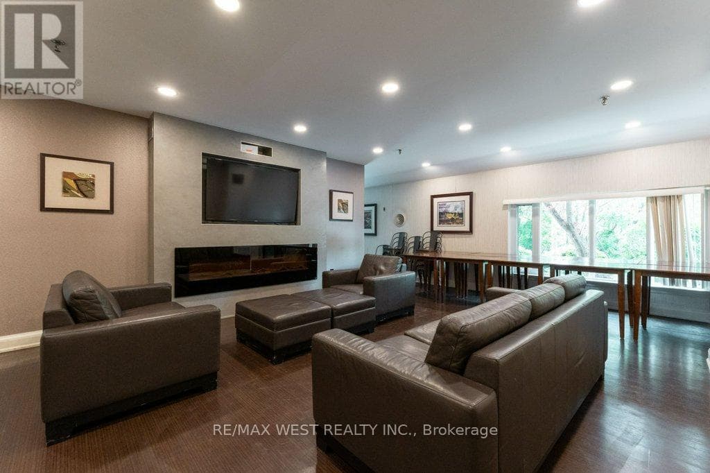 Photo of 807 - 240 SCARLETT ROAD
