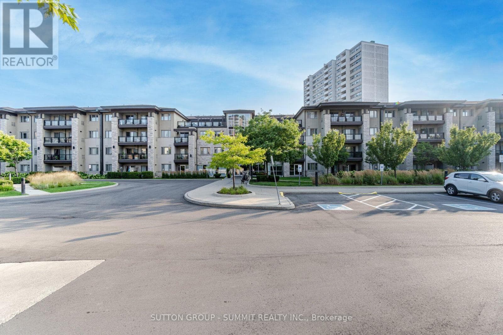 Photo of 418 - 570 LOLITA GARDENS