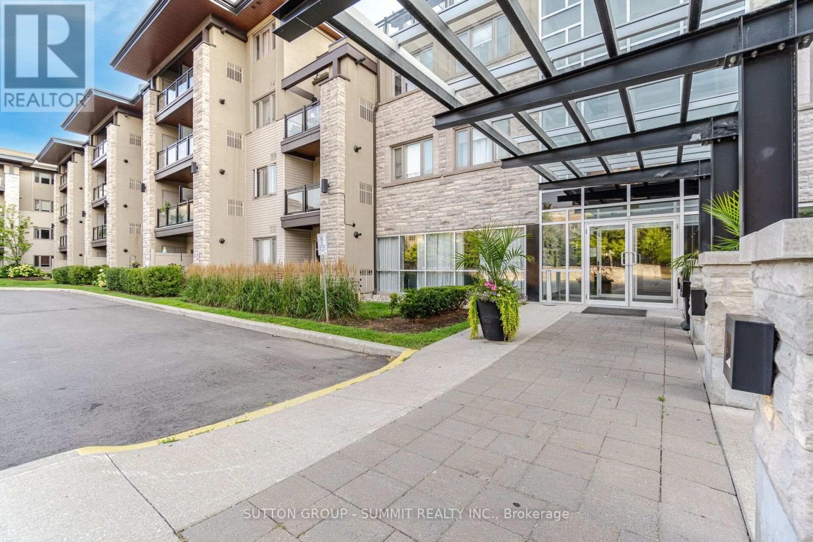 Photo of 418 - 570 LOLITA GARDENS