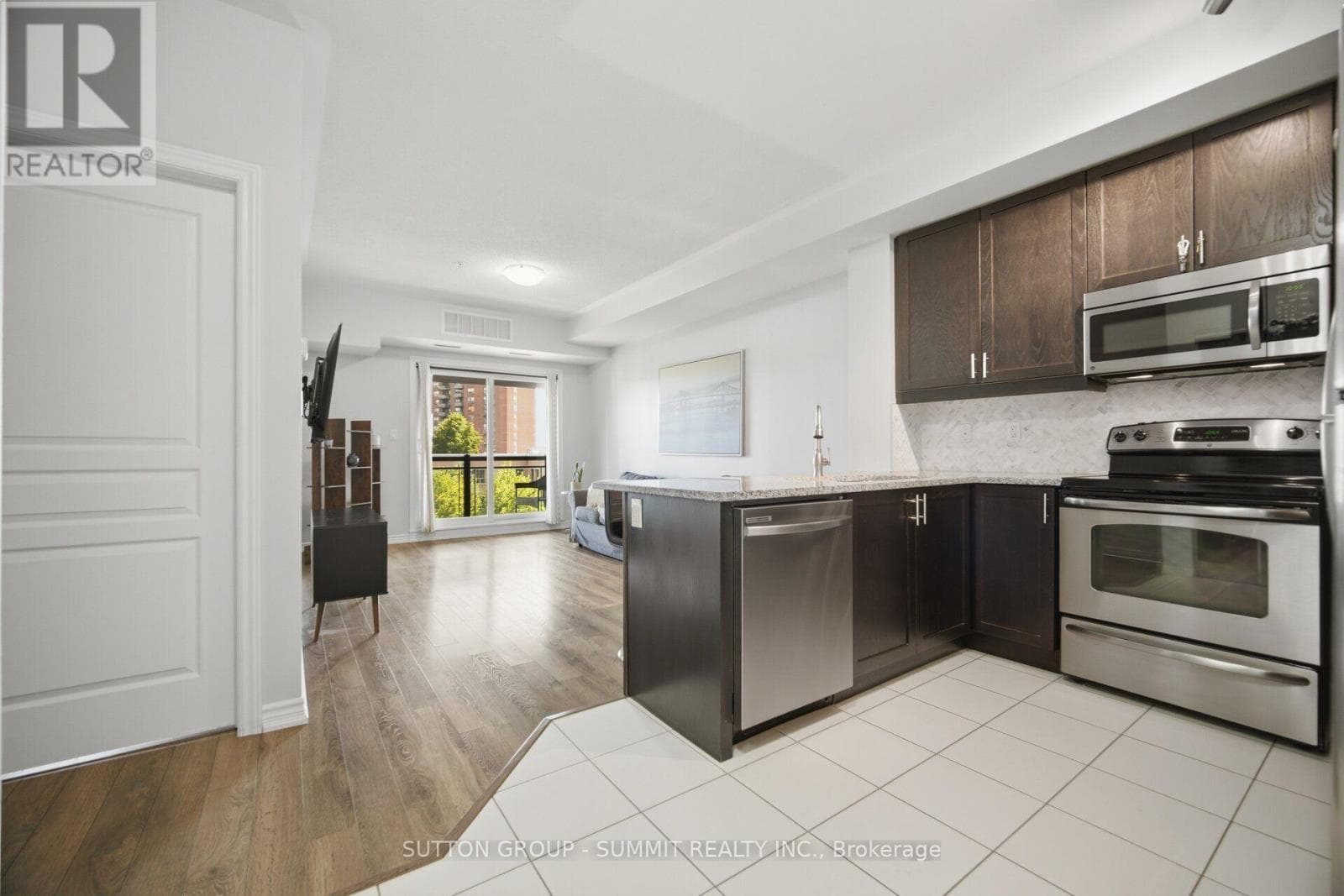 Photo of 418 - 570 LOLITA GARDENS