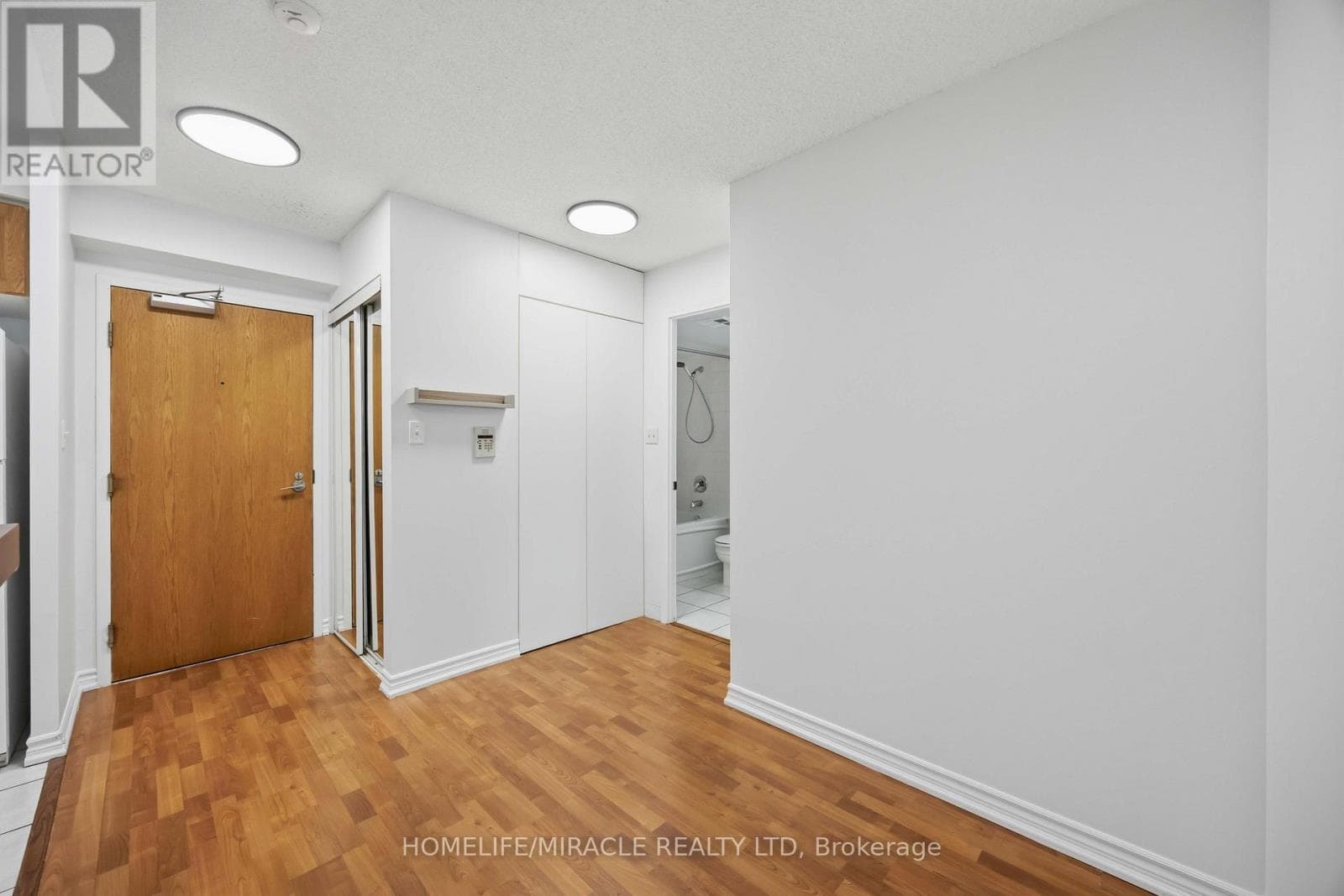 Photo of 1010 - 7 LORRAINE DRIVE
