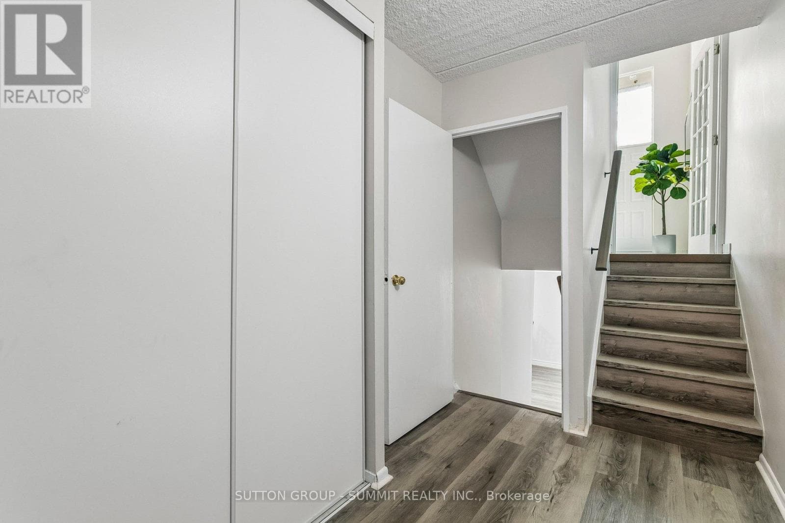 Photo of 211 - 180 MISSISSAUGA VALLEY BOULEVARD