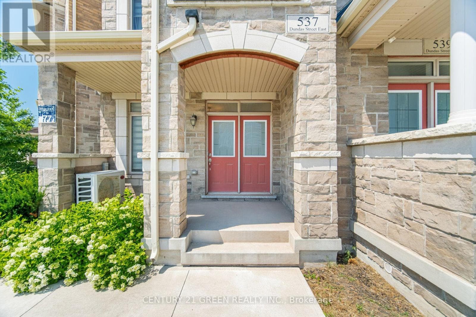 Photo of 537 DUNDAS STREET E