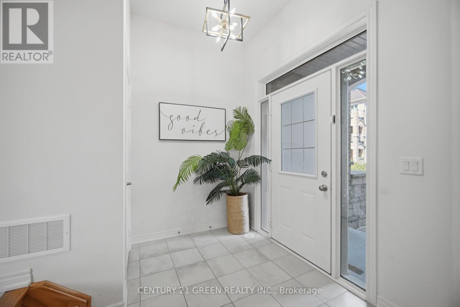 Photo of 537 DUNDAS STREET E