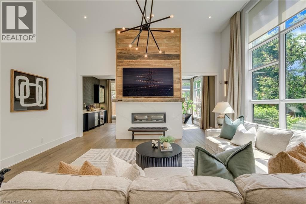 Photo of 2104 DEVON Road