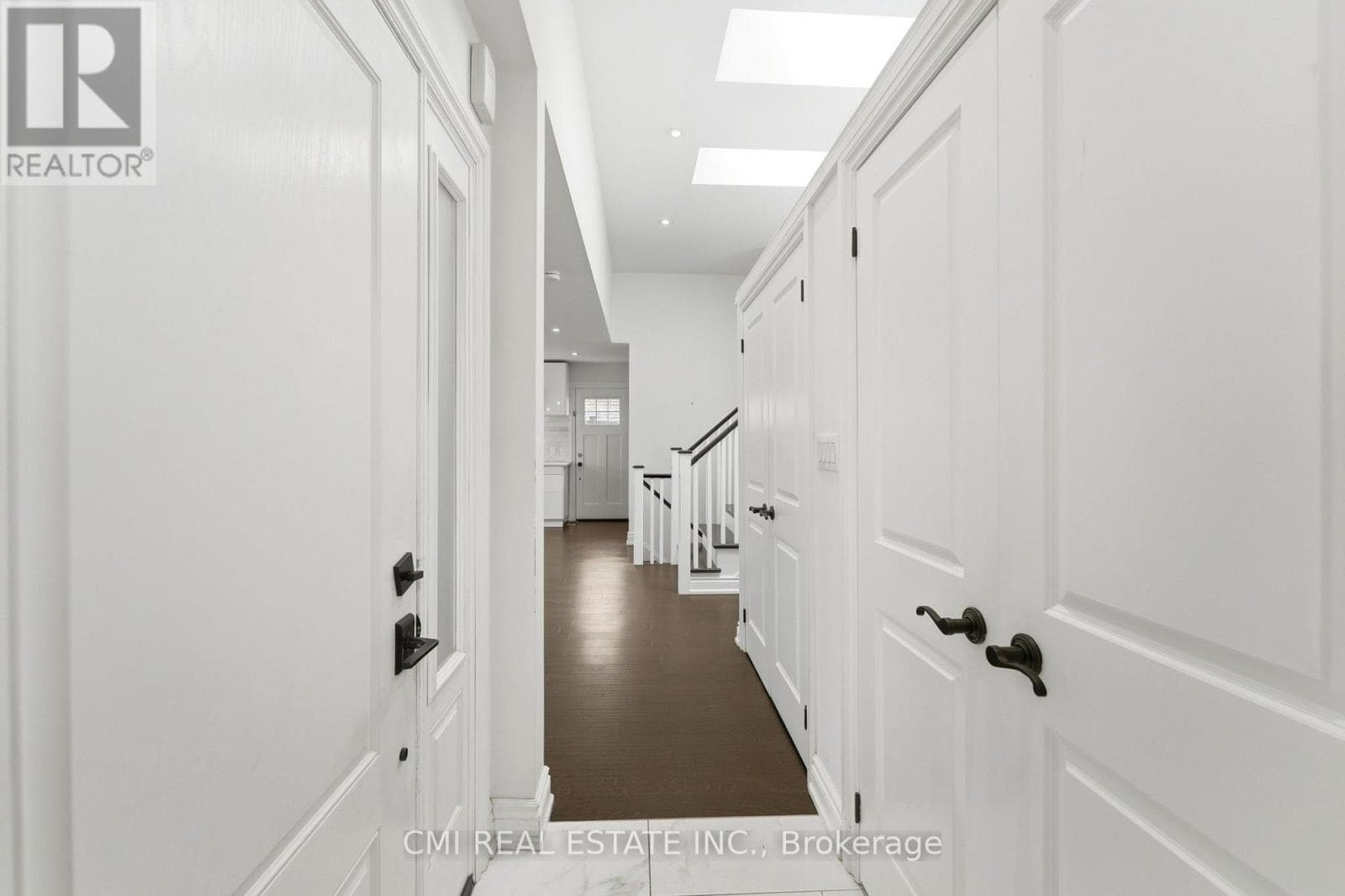 Photo of 677 LOMOND CRESCENT