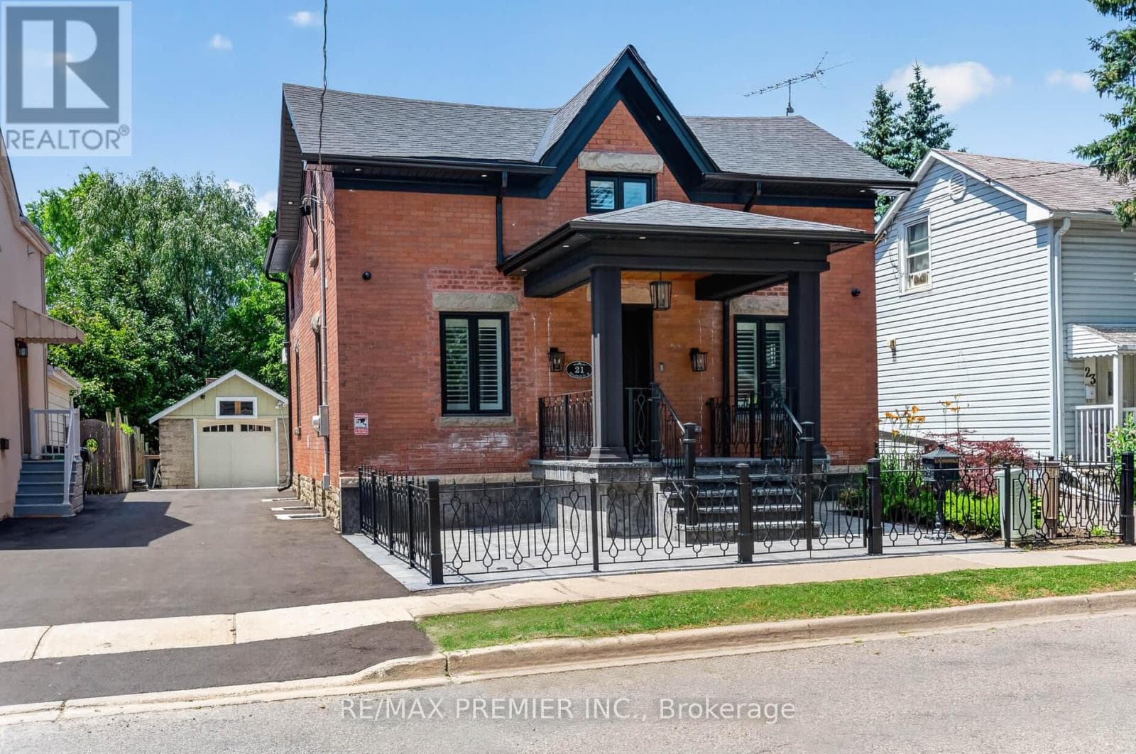 Photo of 21 ELIZABETH STREET N