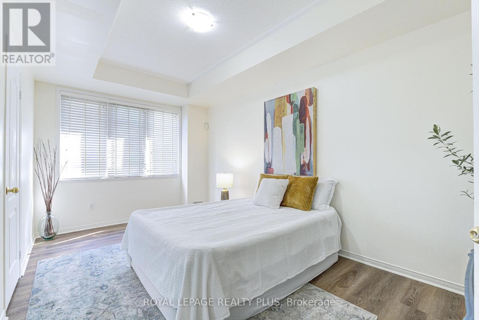 Photo of 1 - 5750 TOSCA DRIVE
