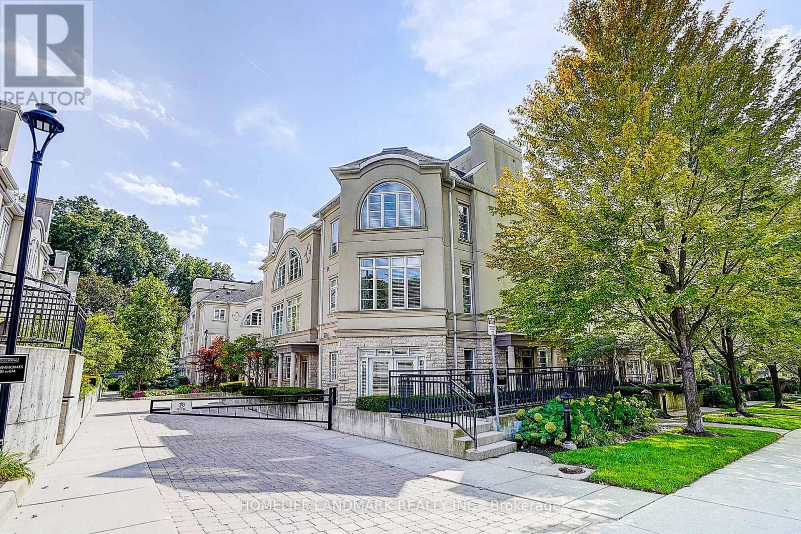 Photo of 309 - 51 YORK MILLS ROAD