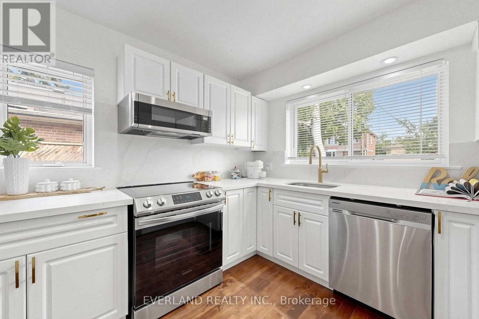 Photo of 38 SIX NATIONS AVENUE