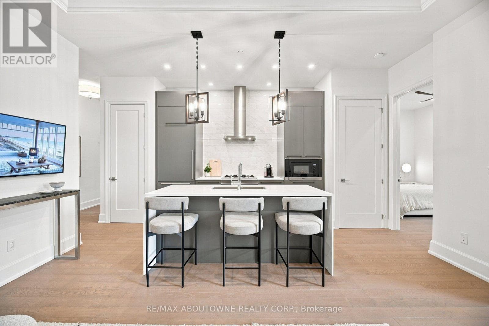 Photo of 106 - 1441 ELGIN STREET