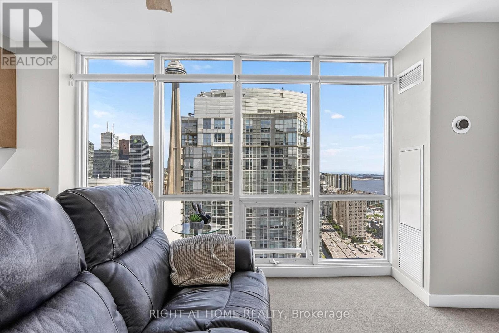 Photo of 5509 - 11 BRUNEL COURT