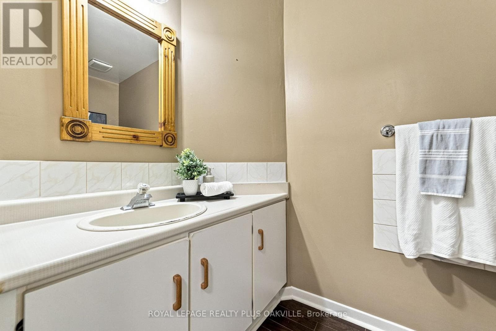 Photo of 1221 HEDGESTONE CRESCENT