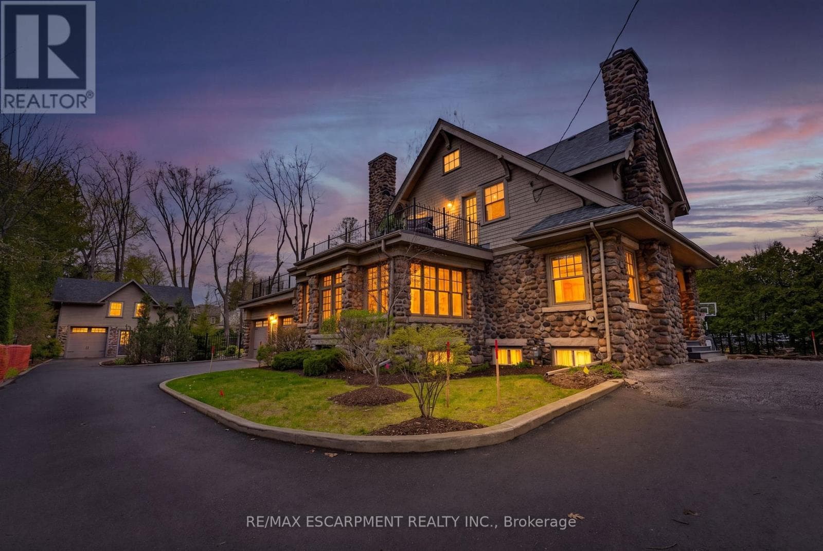Photo of 3083 LAKESHORE ROAD