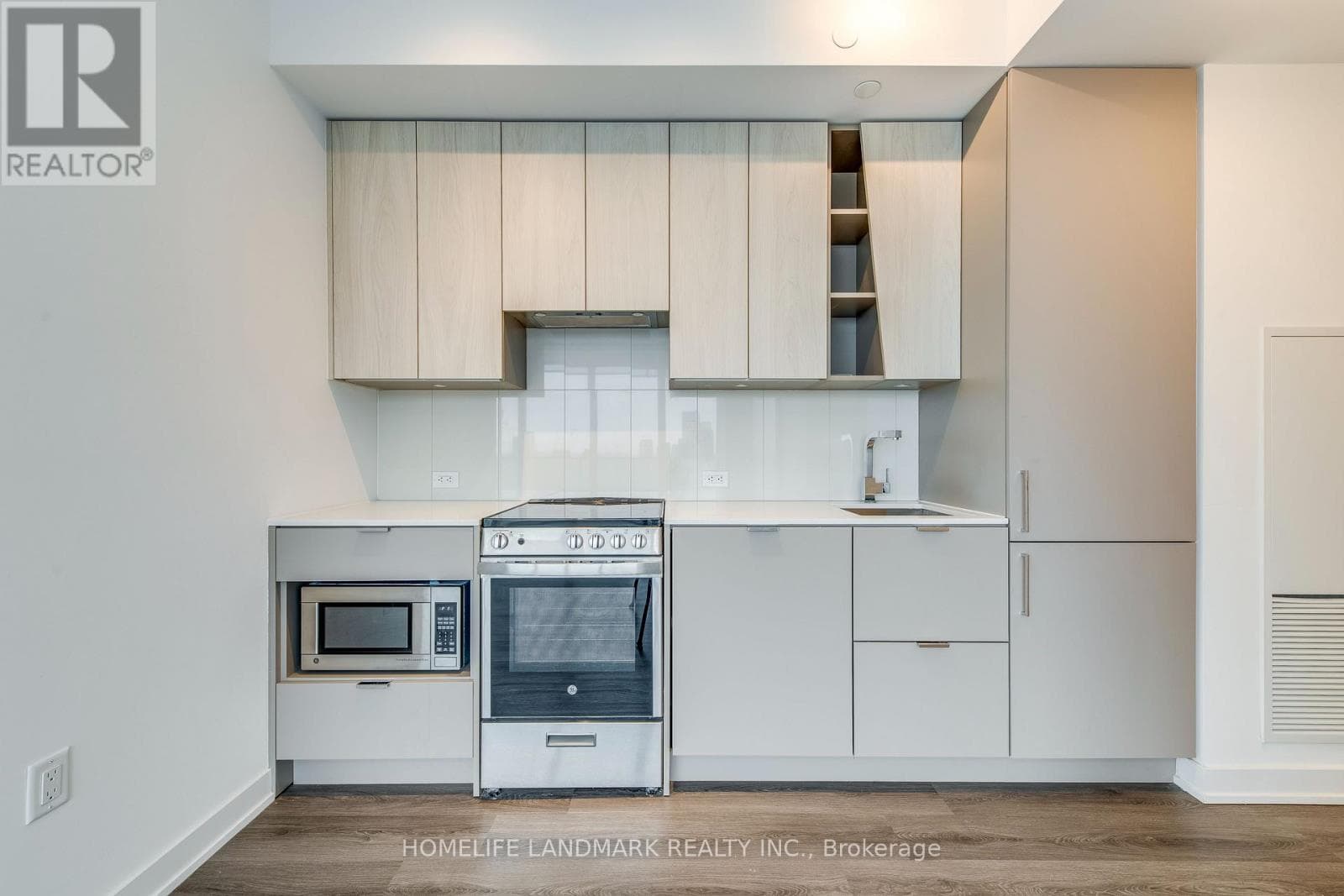 Photo of 2304 - 3883 QUARTZ ROAD