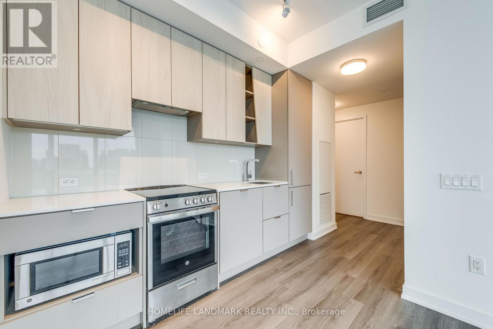 Photo of 2304 - 3883 QUARTZ ROAD