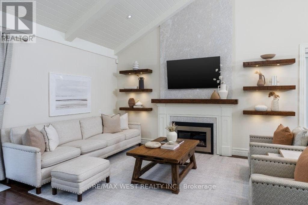 Photo of 4653 DUNDAS STREET W