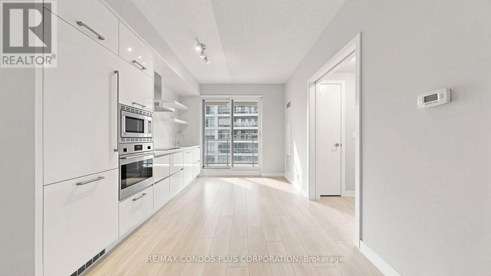 Photo of 506 - 2221 YONGE STREET