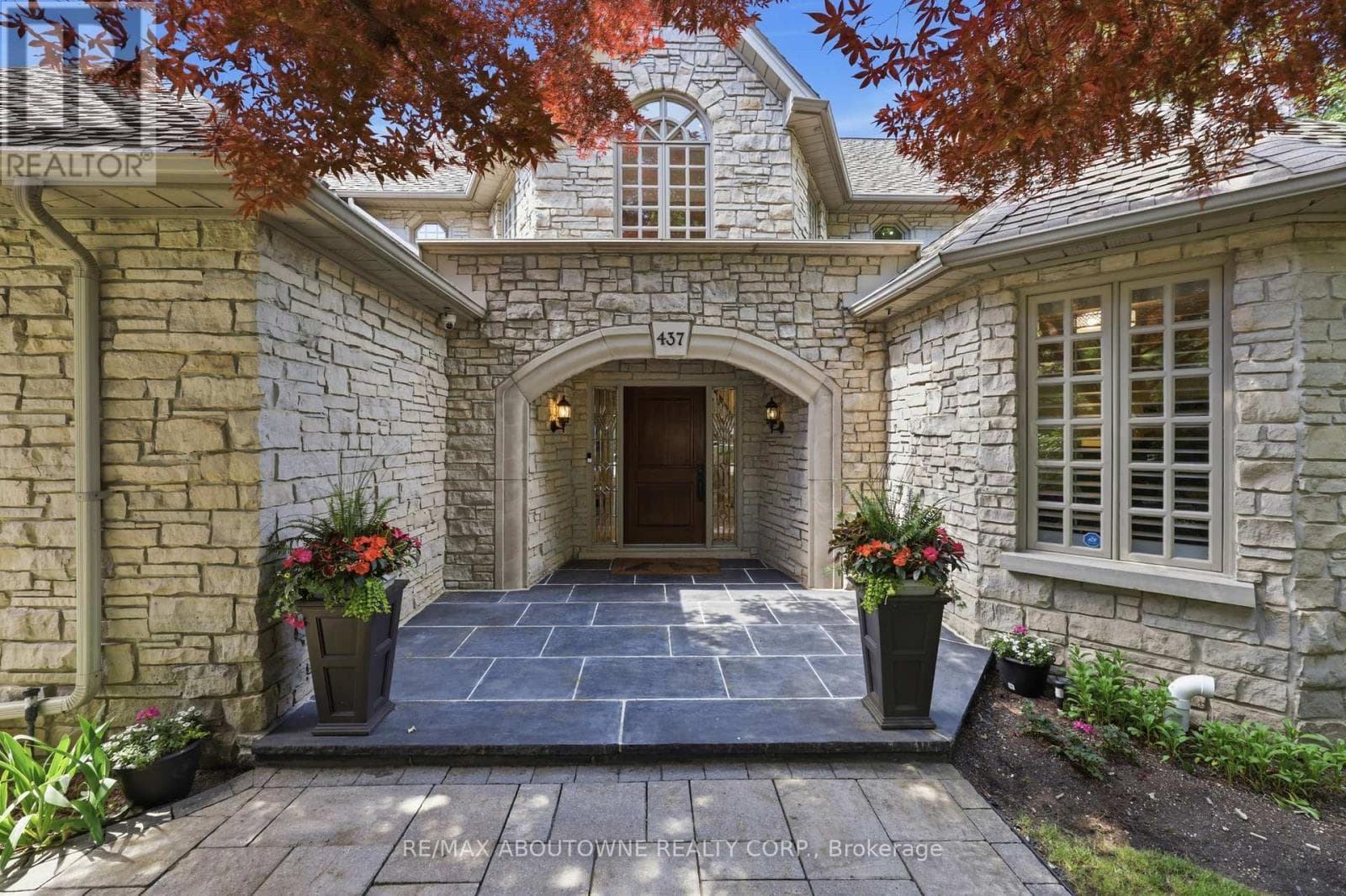 Photo of 437 CAIRNCROFT ROAD
