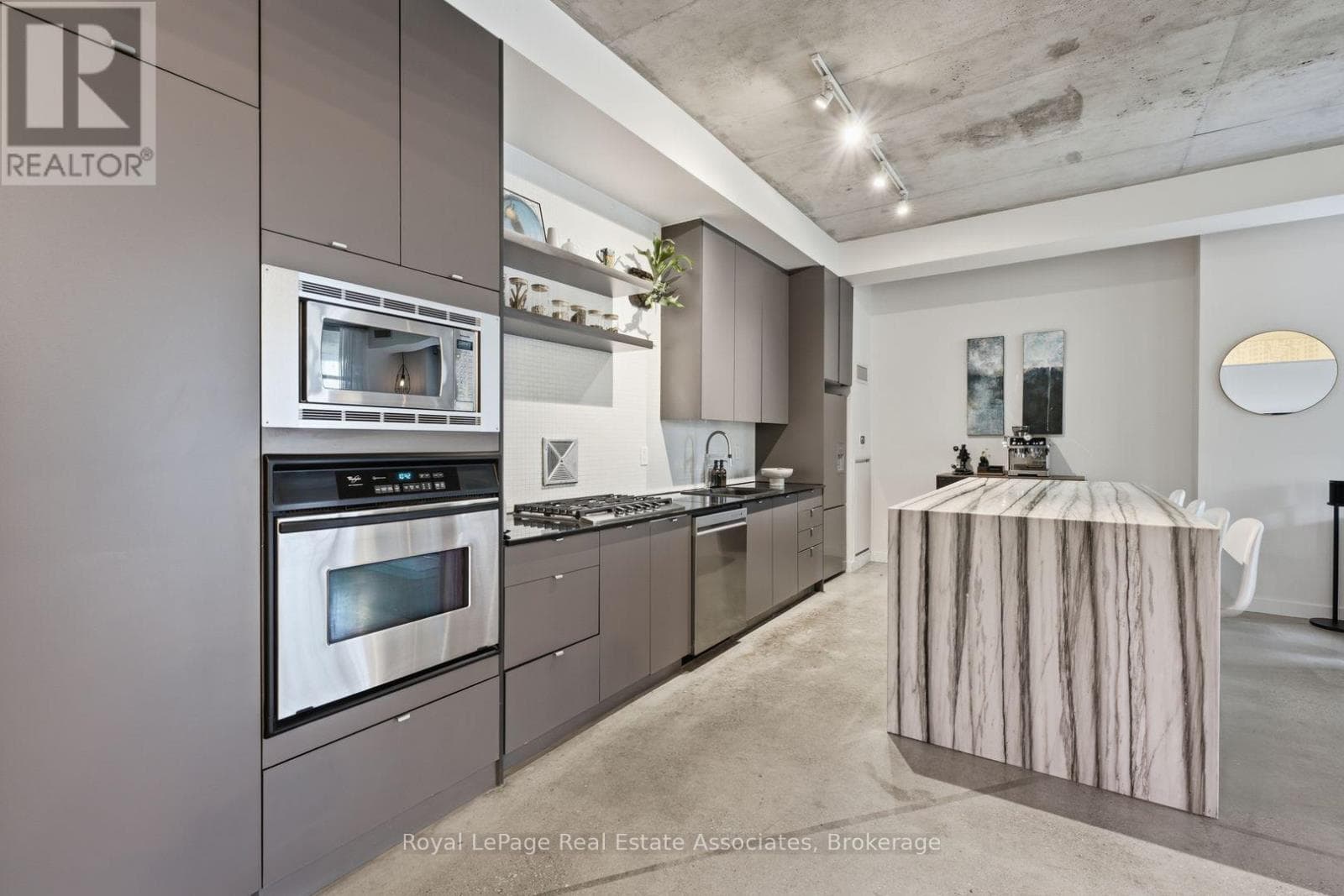 Photo of 204 - 19 BRANT STREET