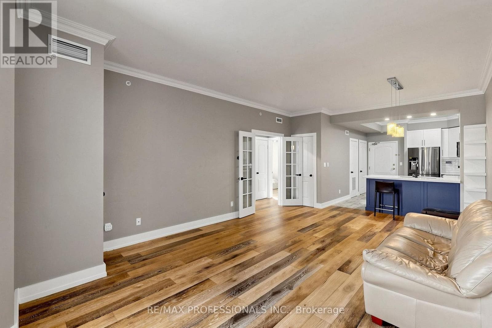 Photo of 206 - 3531 LAKE SHORE BOULEVARD W