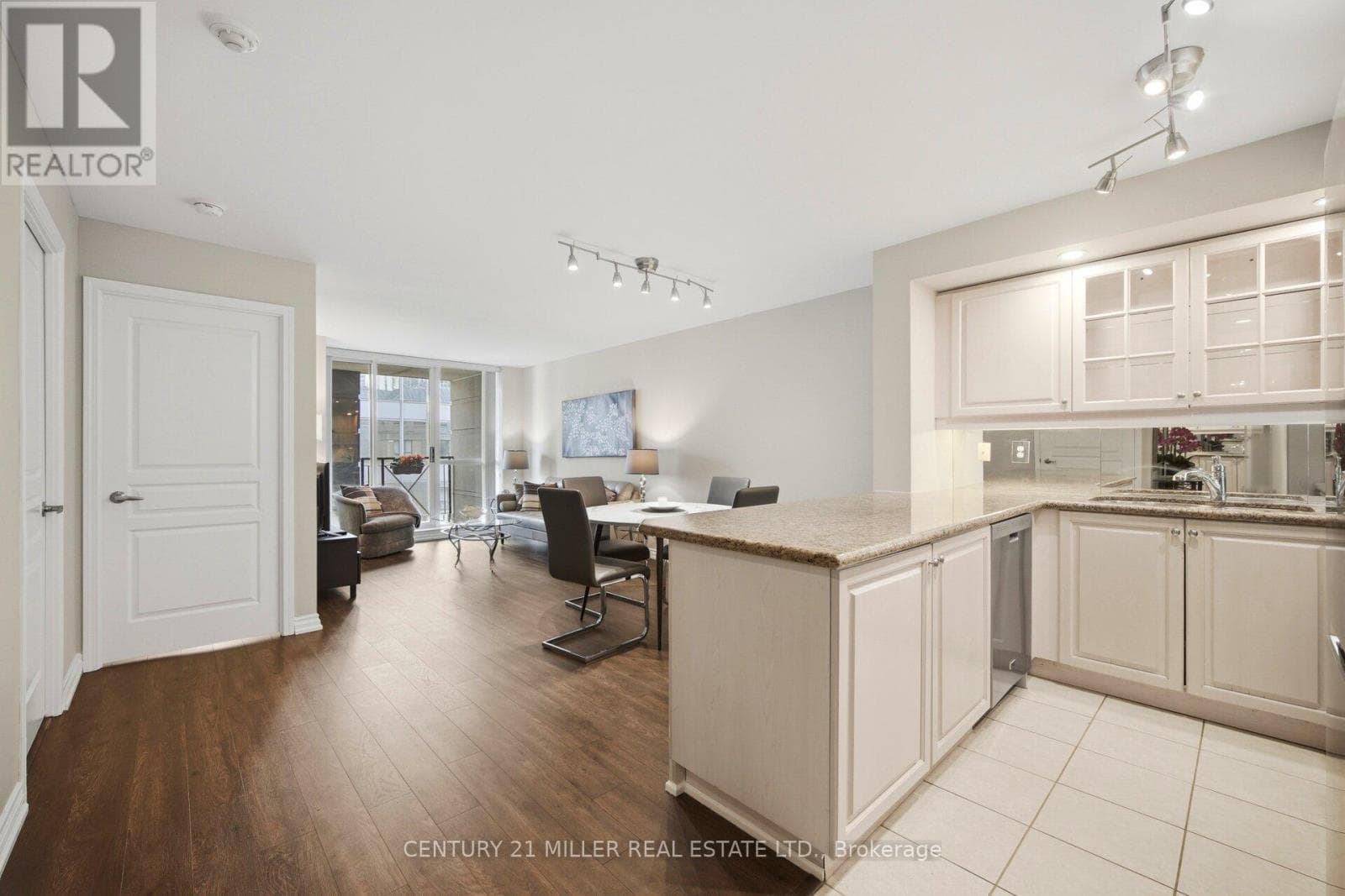 Photo of PH 12 - 140 SIMCOE ROAD