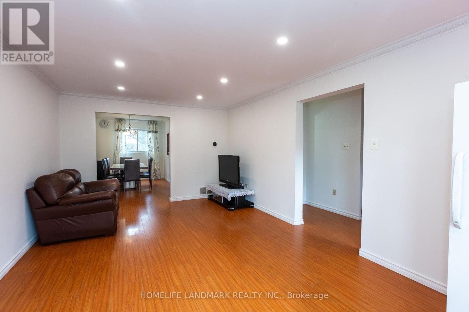 Photo of 102 - 91 L'AMOREAUX DRIVE S