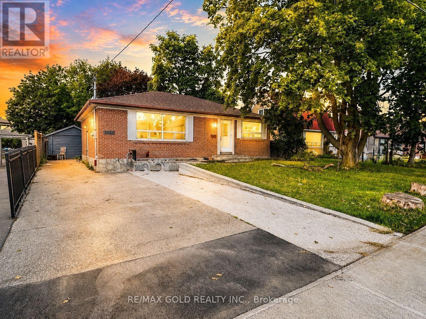 Photo of 3352 ETUDE DRIVE