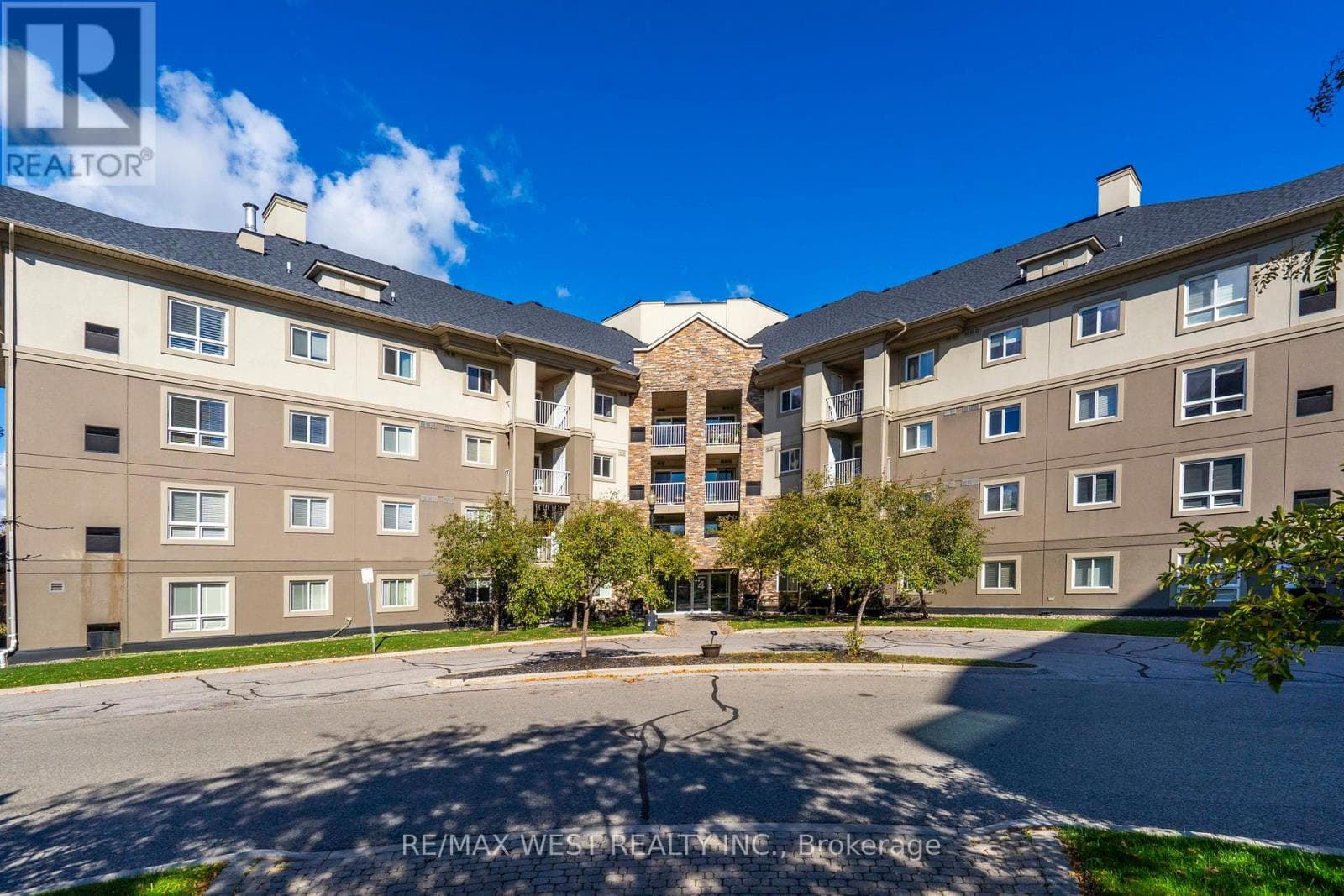 Photo of 208 - 4 DAYSPRING CIRCLE