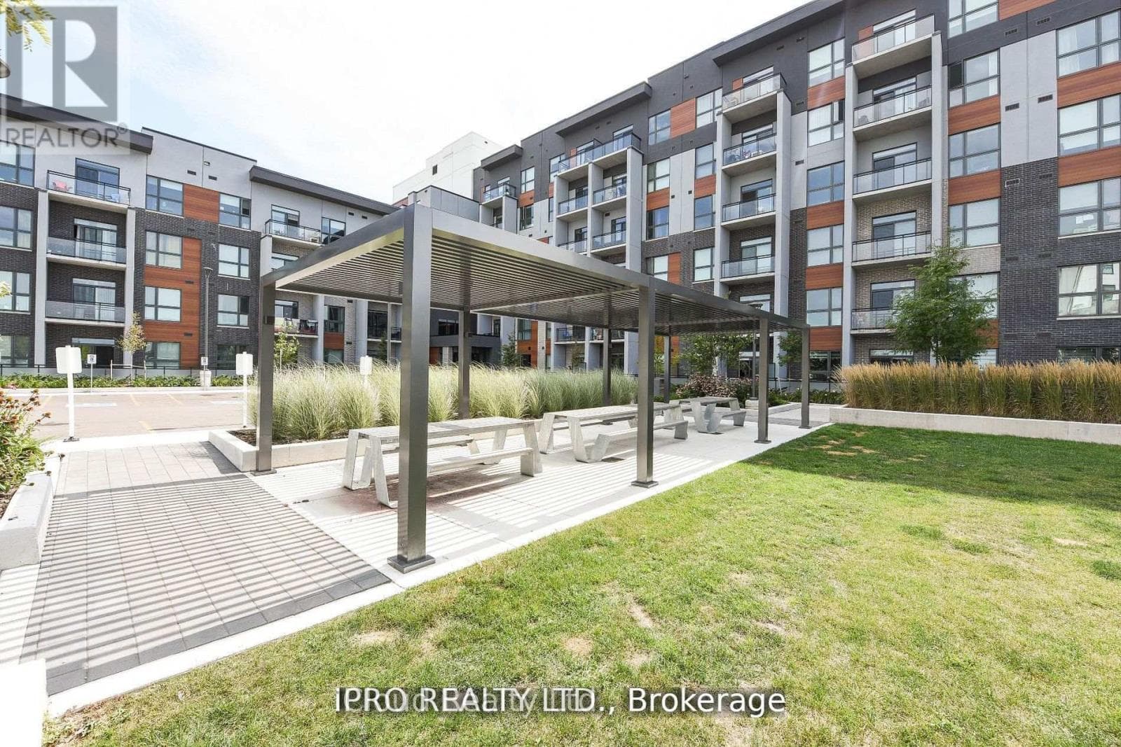 Photo of 004 - 95 DUNDAS ST W STREET