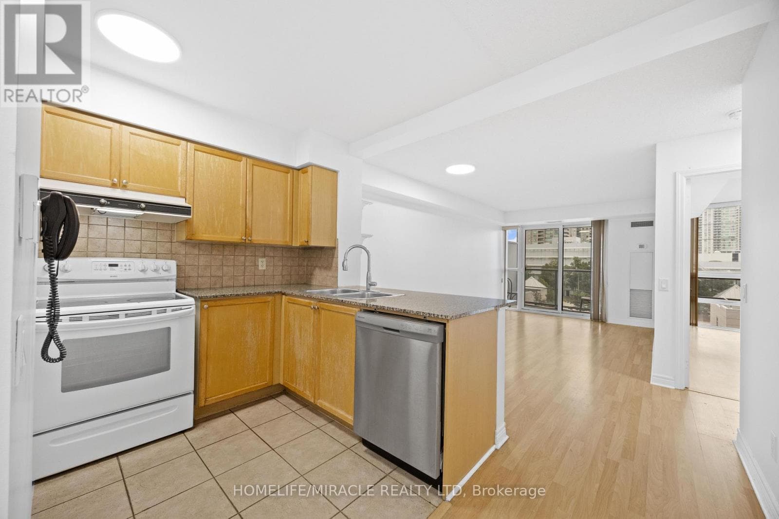 Photo of 410 - 83 BOROUGH DRIVE